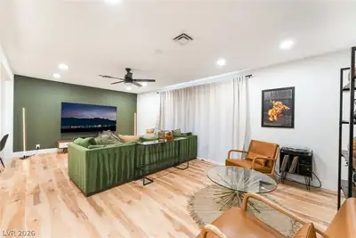 31 Jade Circle Living Room