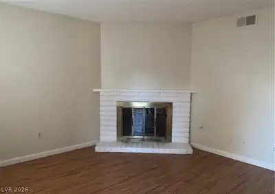5266 Lisagayle Court 122 Living Room