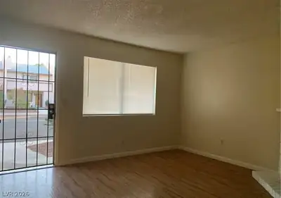 5266 Lisagayle Court 122 Living Room