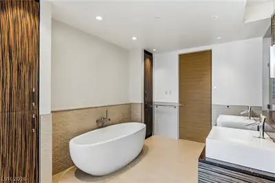 3750 Las Vegas Boulevard 2611 Primary Bathroom