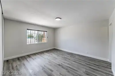 3811 Tumbleweed Avenue Bedroom