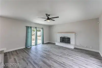 3811 Tumbleweed Avenue Living Room