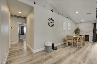 5101 Maverick Street Dining Area