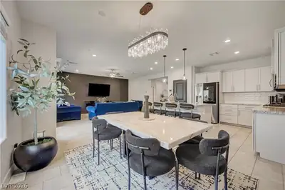 10760 Hickam Avenue Dining Area