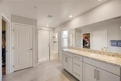 10760 Hickam Avenue Primary Bathroom
