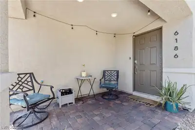6186 Rathbone Street Entry