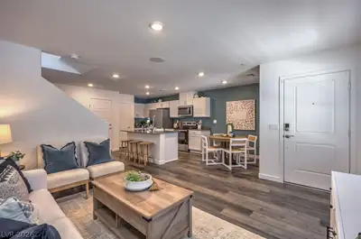 977 Appian Way Living Room