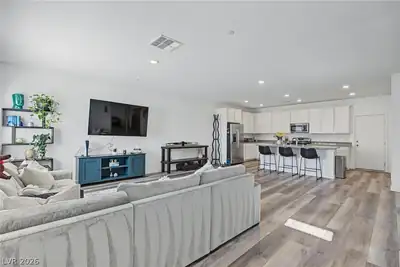 2549 Venetia Pointe Street Living Room