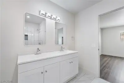 3623 East Biela Avenue, Las Vegas, NV 89120 Primary Bathroom