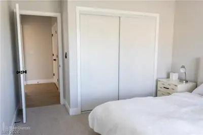 10508 Mission Lakes Avenue Bedroom