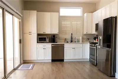 10508 Mission Lakes Avenue Kitchen
