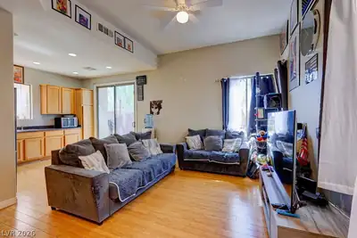 117 Stockton Edge Avenue Living Room