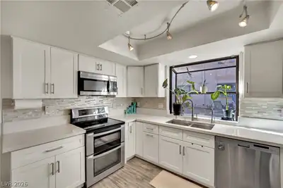 3373 Milenko Drive Kitchen
