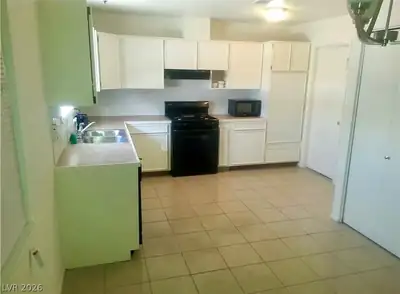 7120 Pinedale Avenue Kitchen