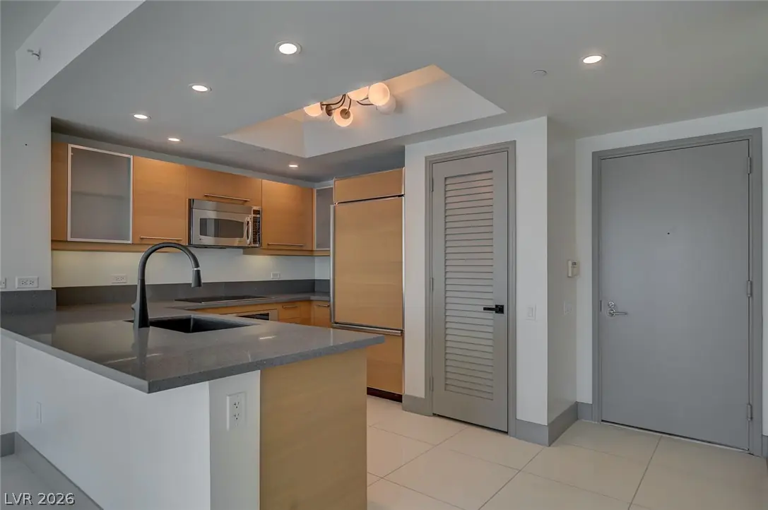 222 Karen Avenue 2204