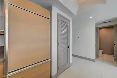 222 Karen Avenue 2204 Hallway