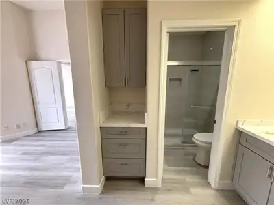 5125 West Reno Avenue 2107 Primary Bathroom