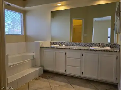 2540 Silver Shadow Drive Primary Bathroom