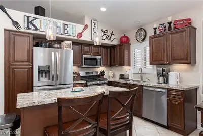 9074 Sandy Slate Way Kitchen