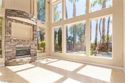 1008 Trophy Hills Drive Living Room