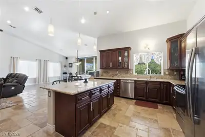 9760 Bright Angel Way Kitchen