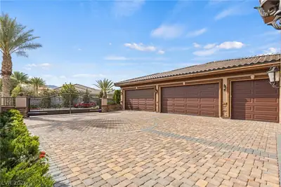 8574 Verde Park Circle 