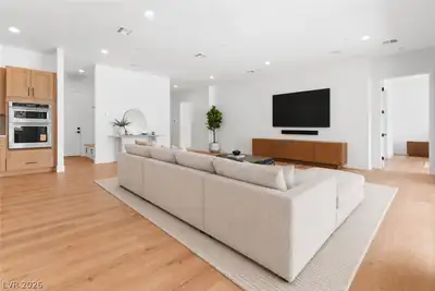 5632 Grizzly Summit Drive Living Room