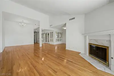 3145 Bel Air Drive Living Room