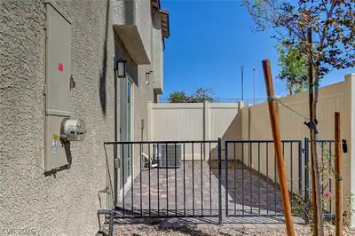 2774 Champagne Gold Avenue Patio