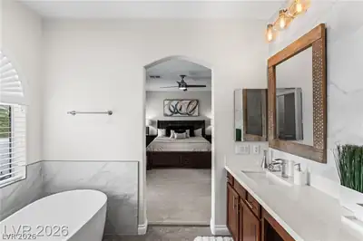 275 Spectacular Street Primary Bathroom