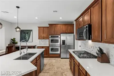 275 Spectacular Street Kitchen