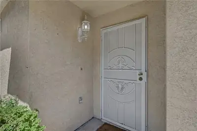 1207 Jarbridge Road Entry