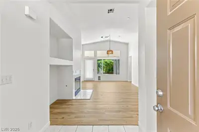 10521 Angel Dreams Avenue Entrance Foyer