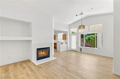 10521 Angel Dreams Avenue Living Room