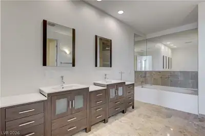 360 East Desert Inn Road 402 Primary Bathroom