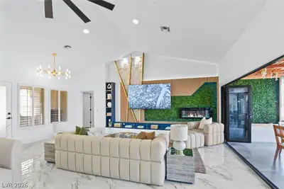 2652 Golfside Drive Living Room