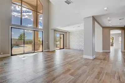 84 Kittansett Loop Living Room