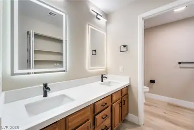 2716 Laguna Shores Lane Primary Bathroom