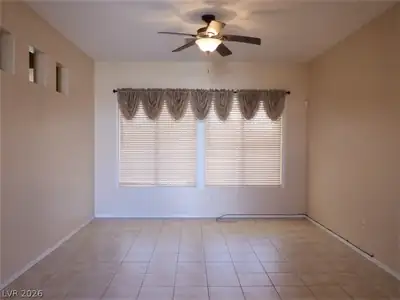 10401 Willamette Place Living Room