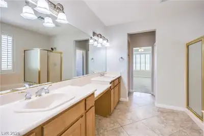 10291 Premia Place Primary Bathroom