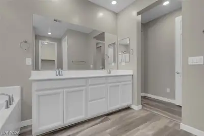 12440 Pine Bend Avenue Primary Bathroom