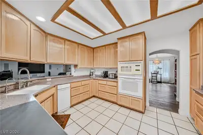 3751 South Mariposa Avenue Kitchen