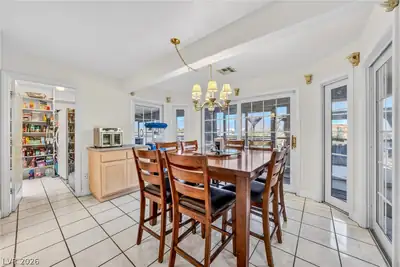 3751 South Mariposa Avenue Dining Area