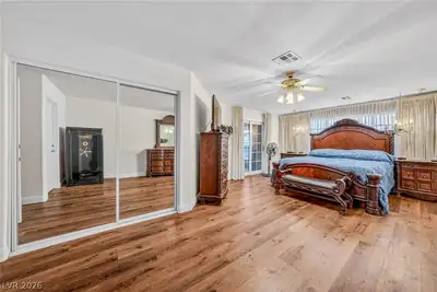 3751 South Mariposa Avenue Primary Bedroom