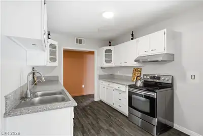 142 Magnesium Street Kitchen
