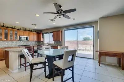 10078 Keifer Valley Street Dining Area