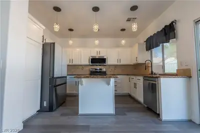 8539 Rocky Hillside Court Kitchen
