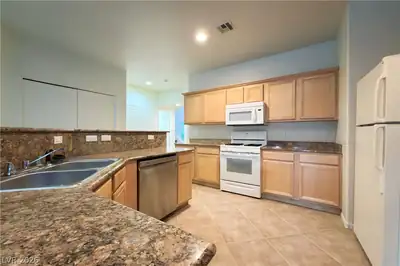 10777 Vestone Street Kitchen