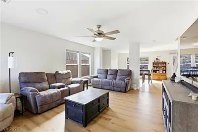609 Backbone Mountain Drive Living Room
