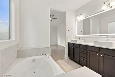 9174 Weeping Hollow Avenue Primary Bathroom